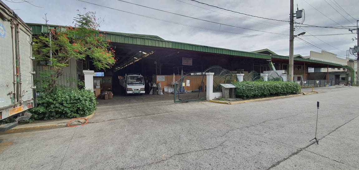 2,000 sqm warehouse for lease  in Golden Mile Industrial Park