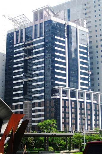 Bench Tower: Modern Design and Environmental Efficiency in BGC
