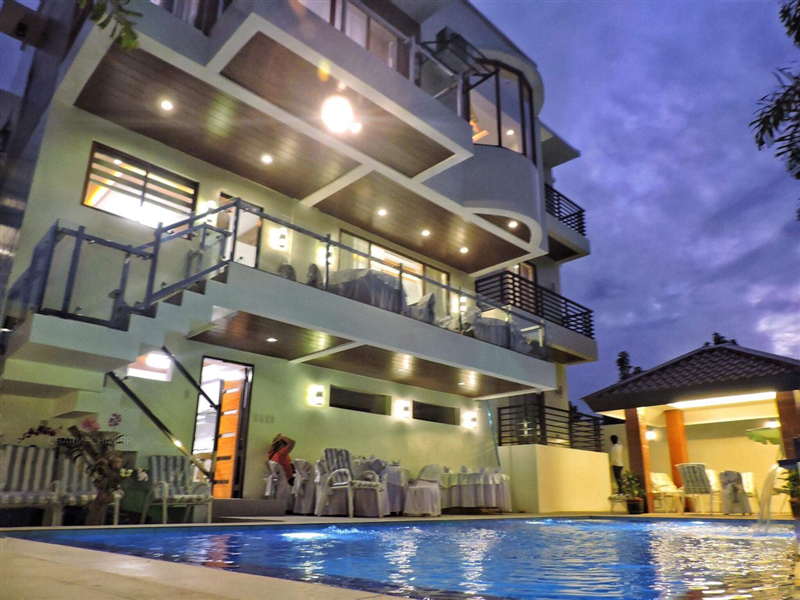 6 Bedroom House and Lot for Sale in Southwoods Laguna